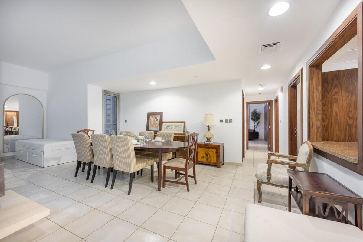 Apartment Classy 2-bedrooms With Vintage-inspired Furniture At Executive Tower M!