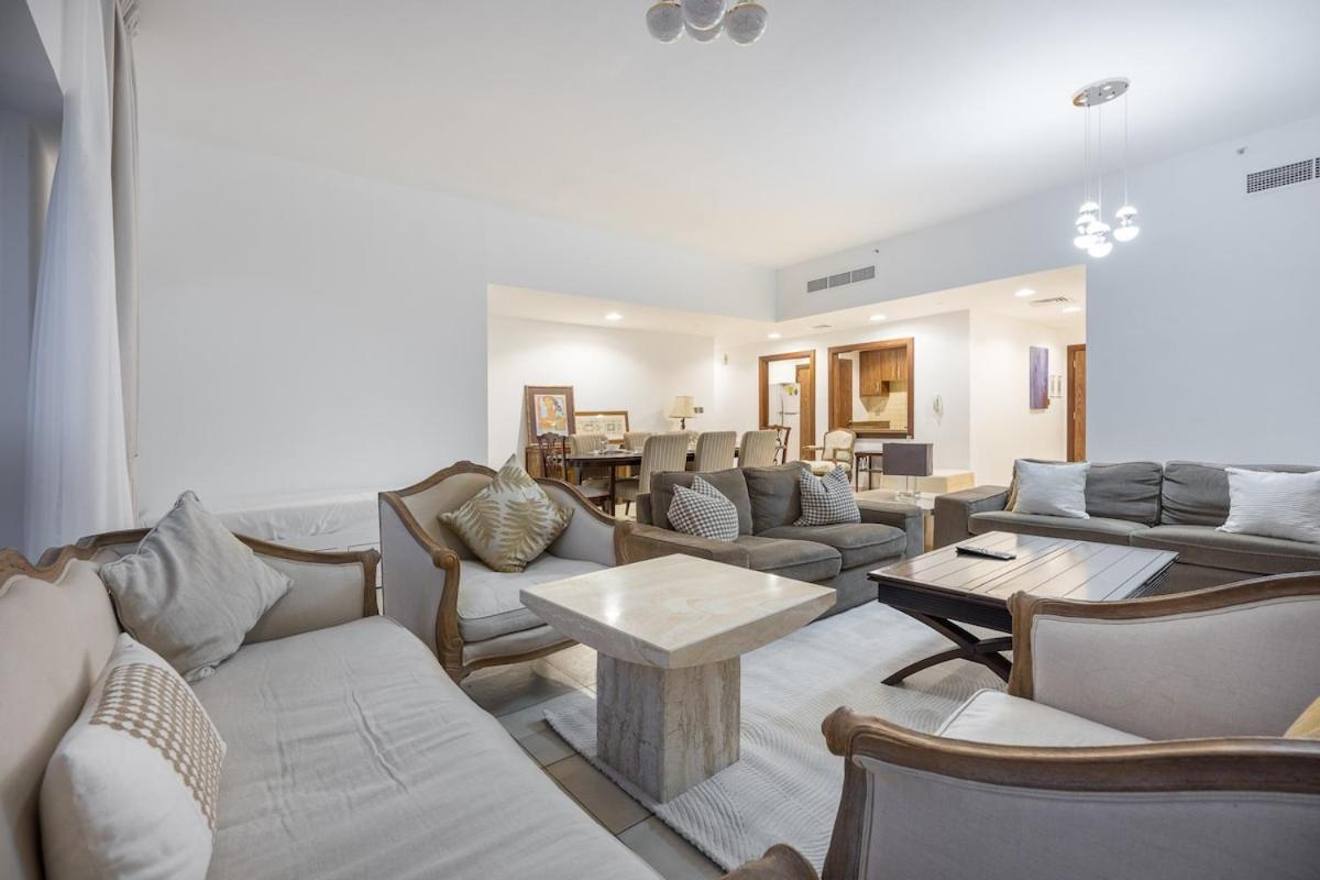 Classy 2-bedrooms With Vintage-inspired Furniture At Executive Tower M! * Dubai