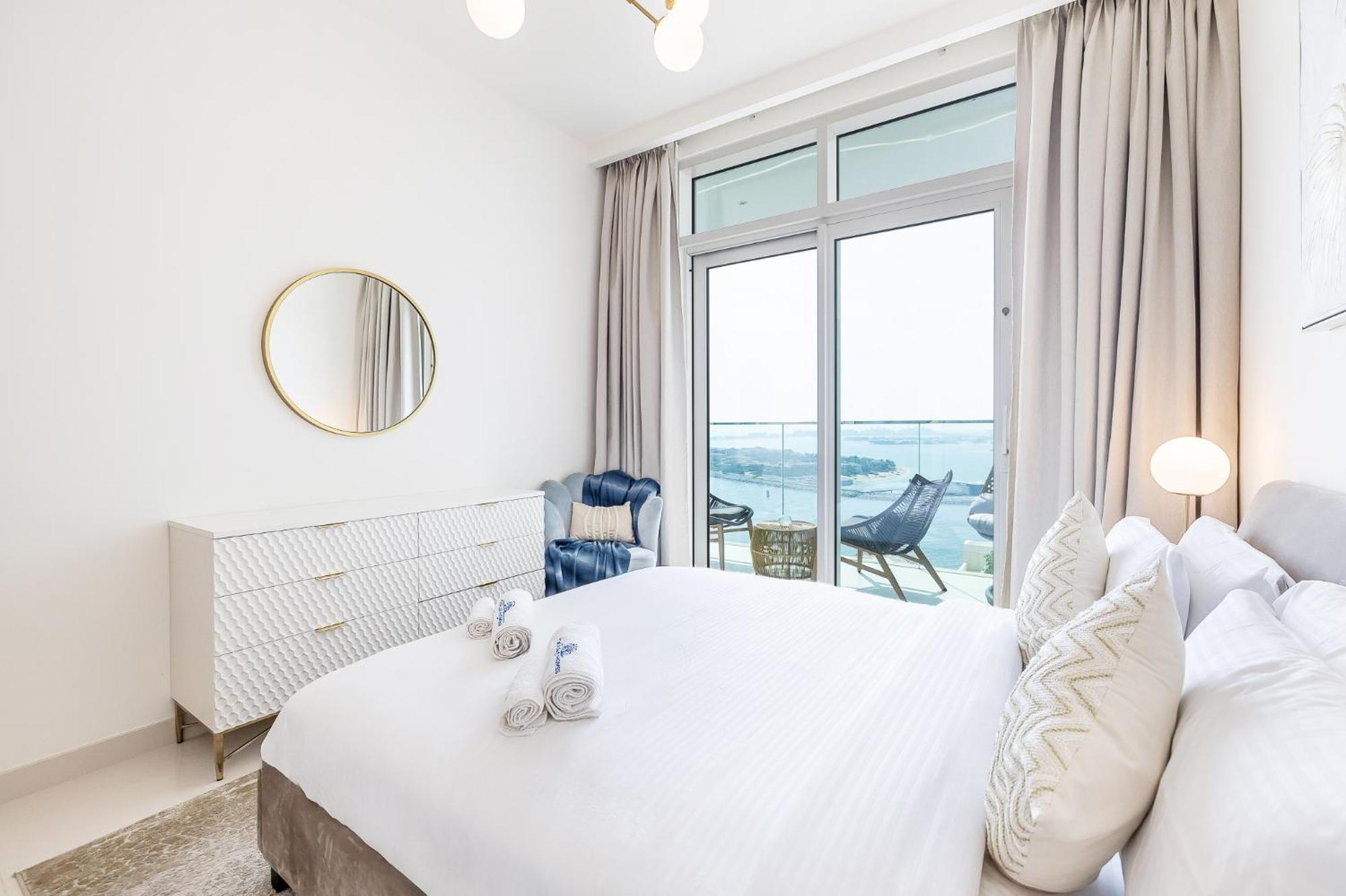 Modern With Private Access Apartment *