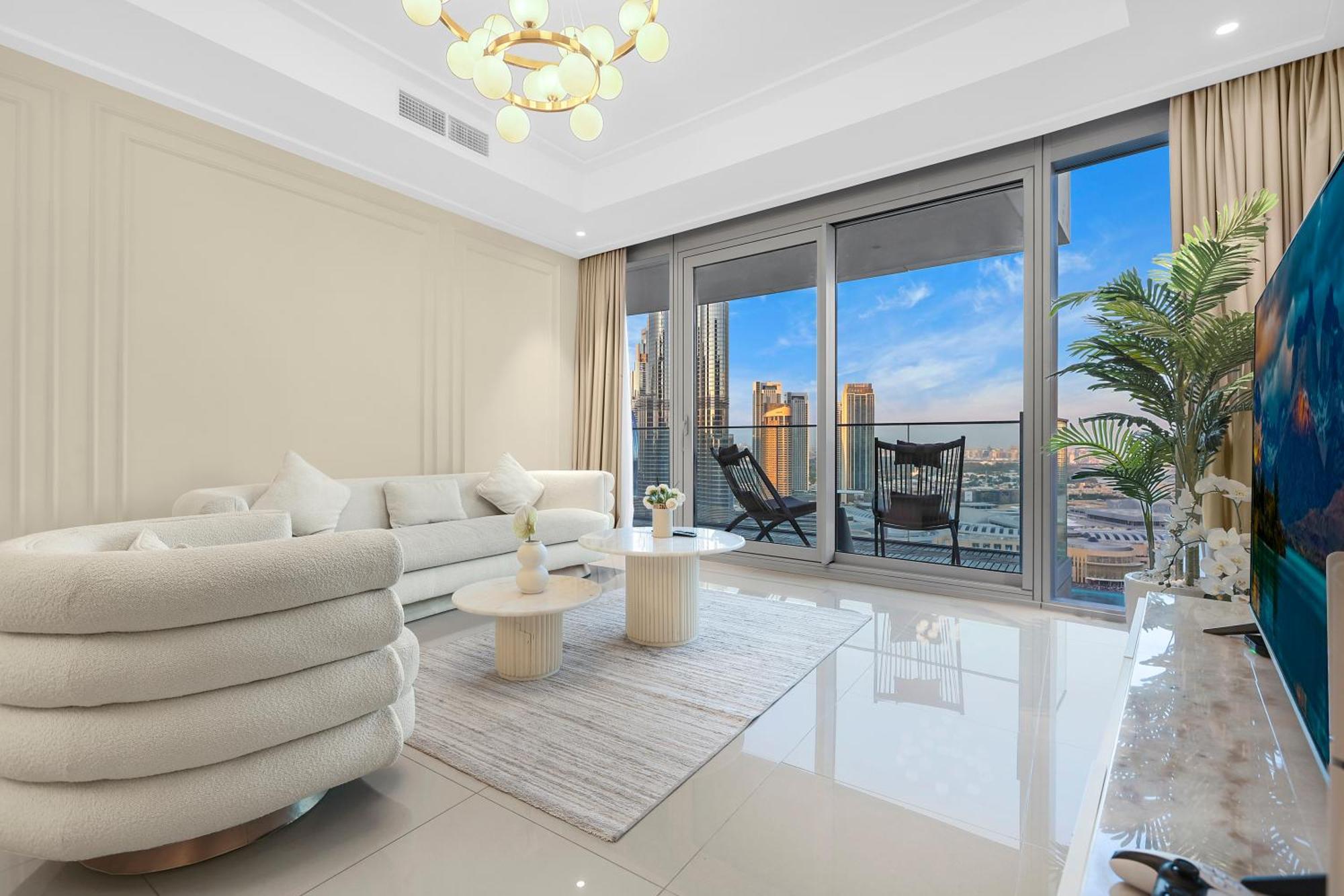 Apartment Luxury 3br With Burj Khalifa Views, Pool, Gym, And Free Parking Dubai
