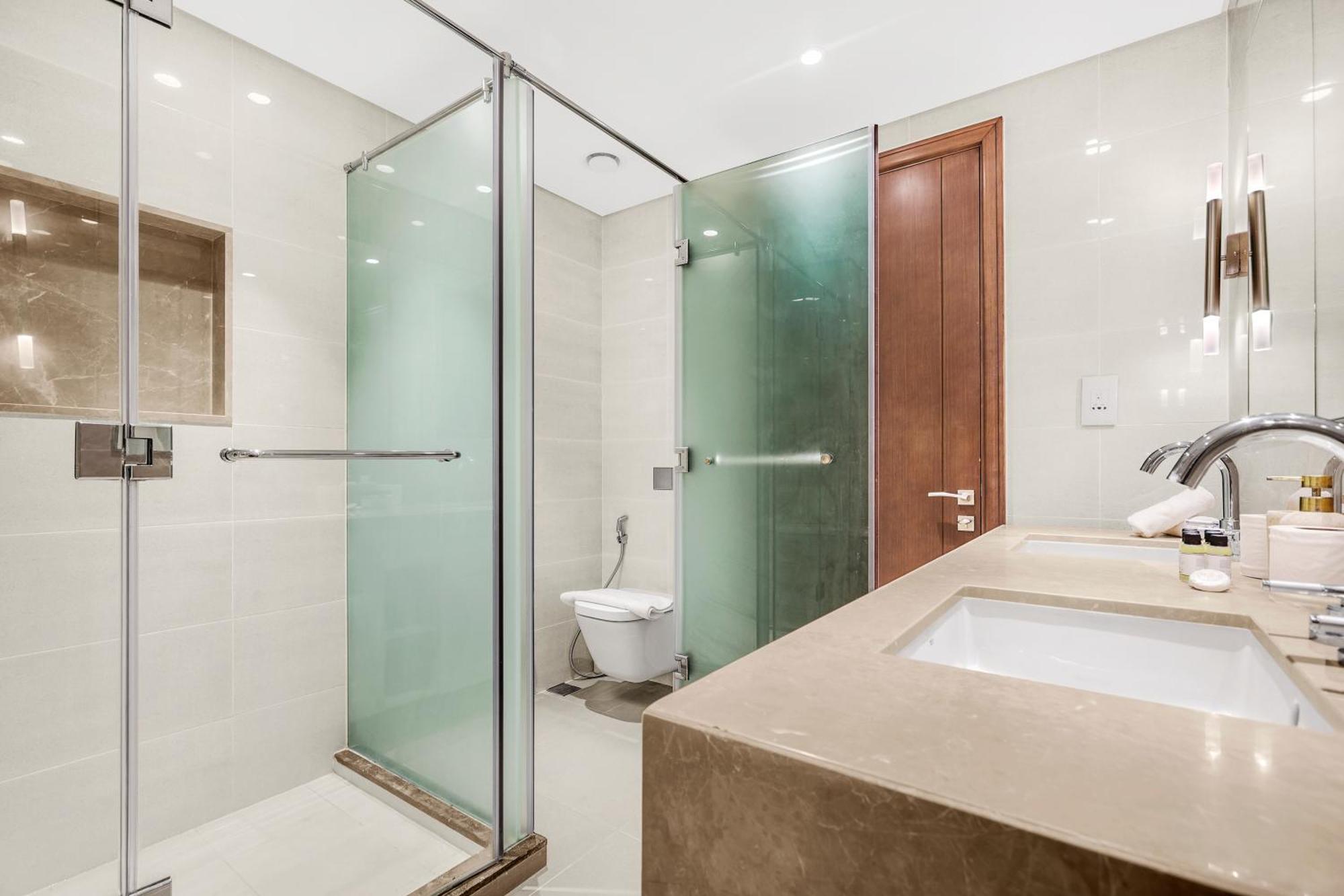 Apartment Luxury 3br With Burj Khalifa Views, Pool, Gym, And Free Parking *