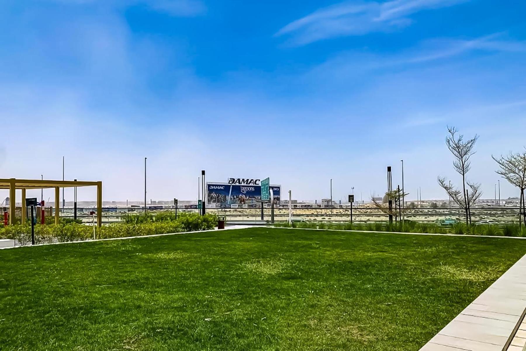Golf A Apartment *