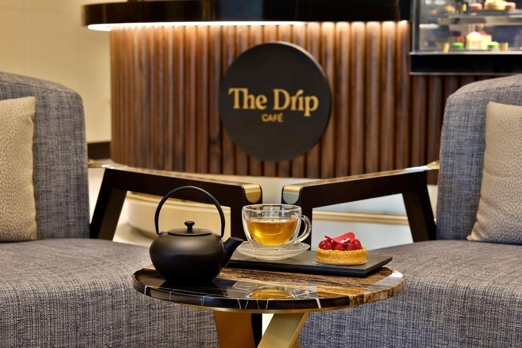 Otel Embassy By Hilton Business Bay 5*