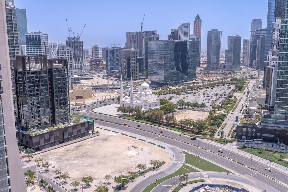 Awesome 2-bedroom With Iconic Views In Business Bay *