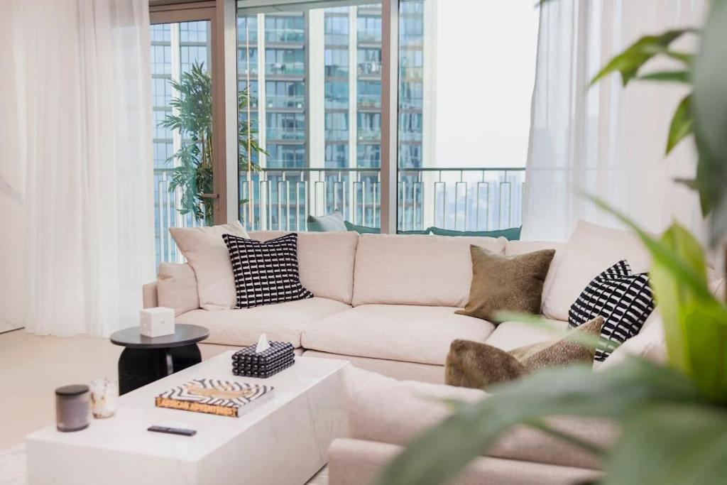 Beautiful View, Modern By Chi Living Dubai