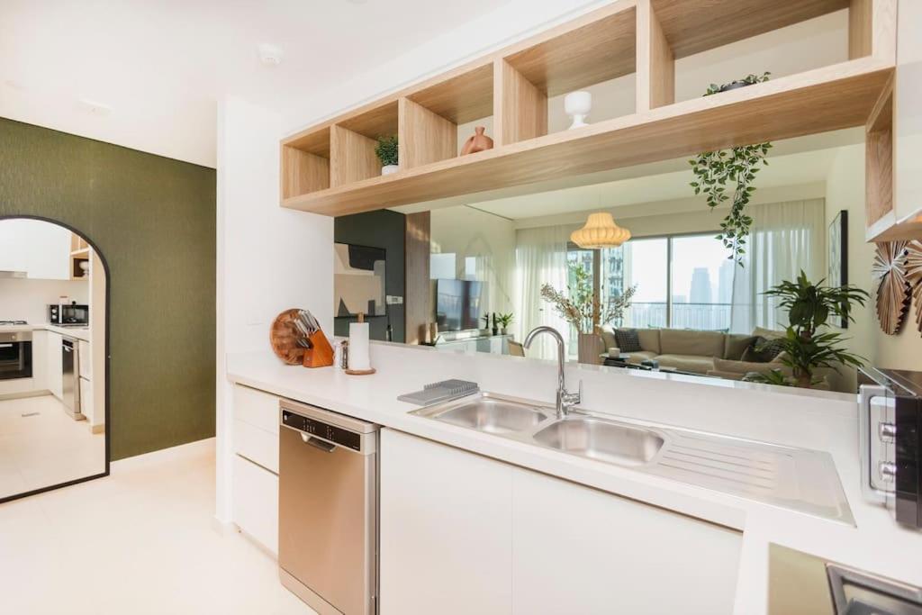 Beautiful View, Modern By Chi Living Apartment Dubai
