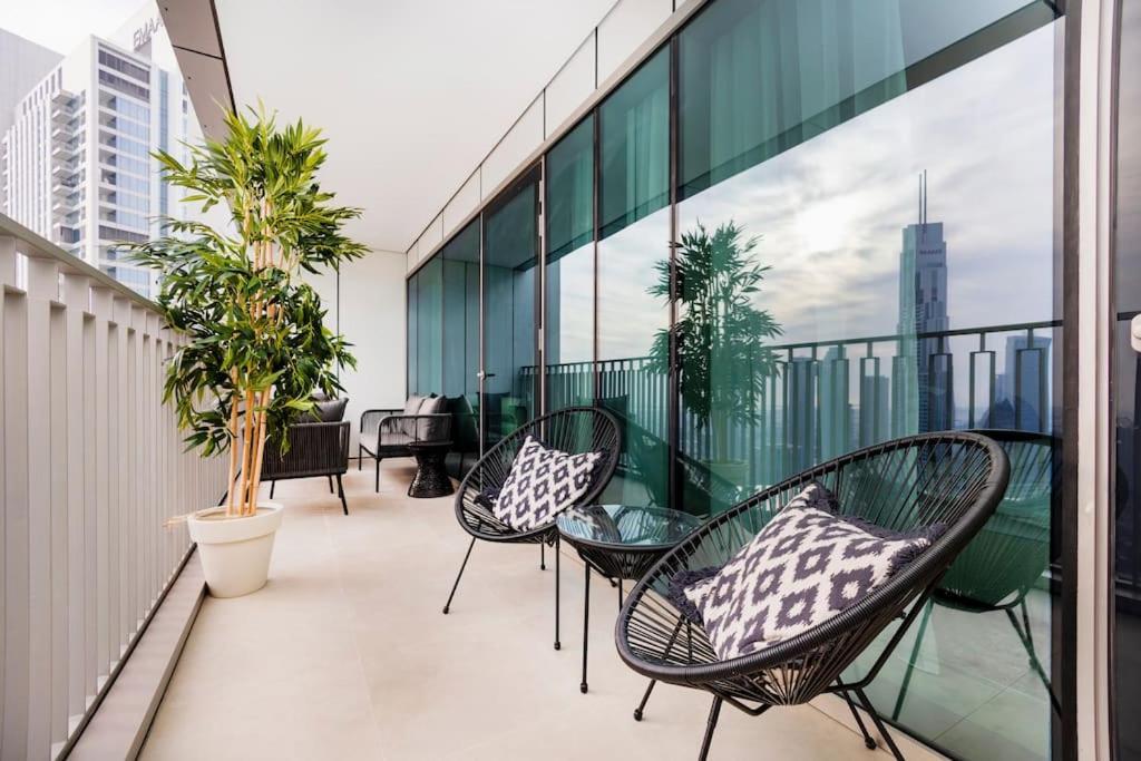 Beautiful View, Modern By Chi Living *