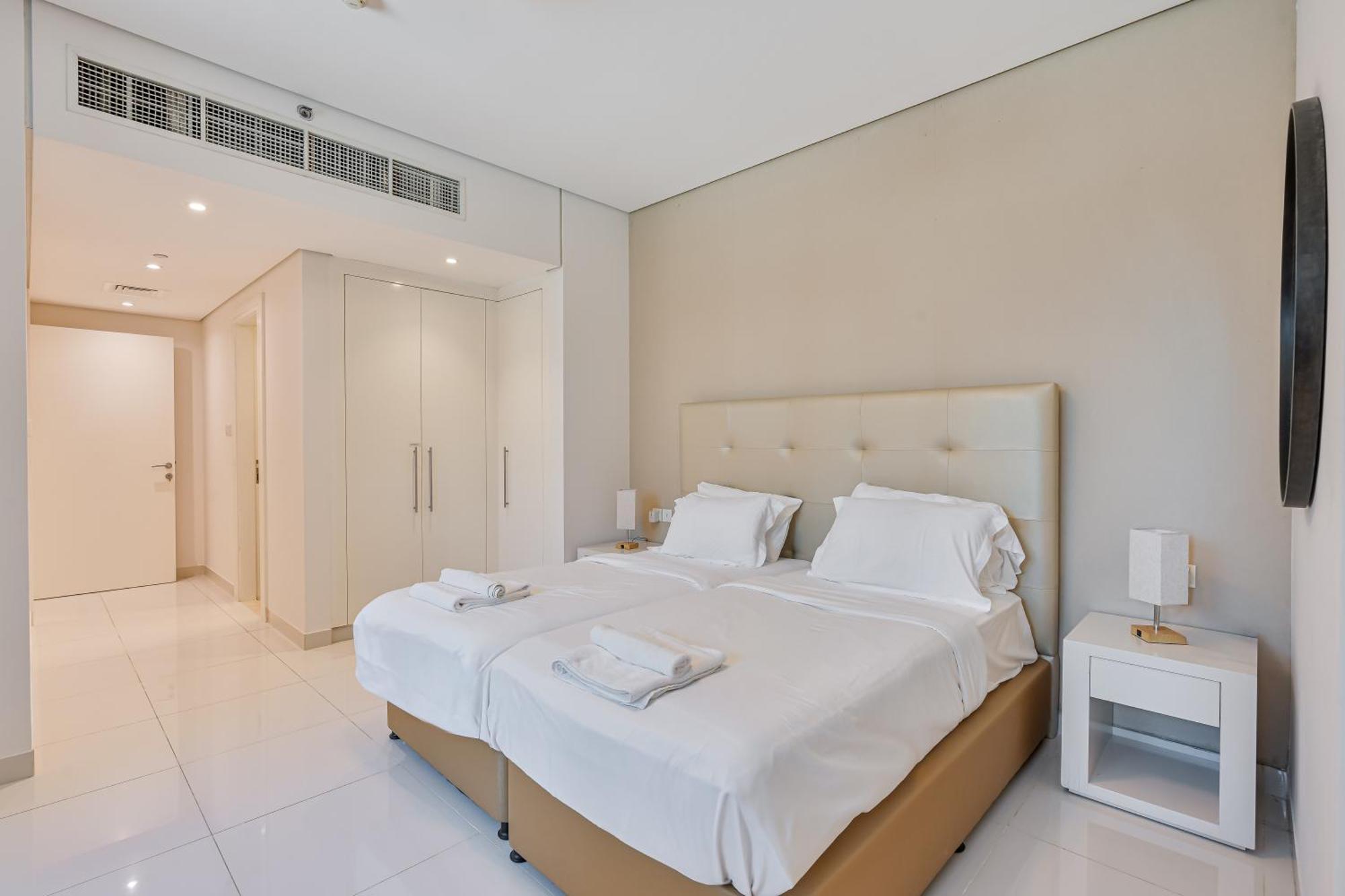 Discover Urban Chic -vibrant Life Apartment