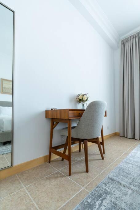 Elegant 1br Retreat With Ocean Views, Palm Apartment Dubai