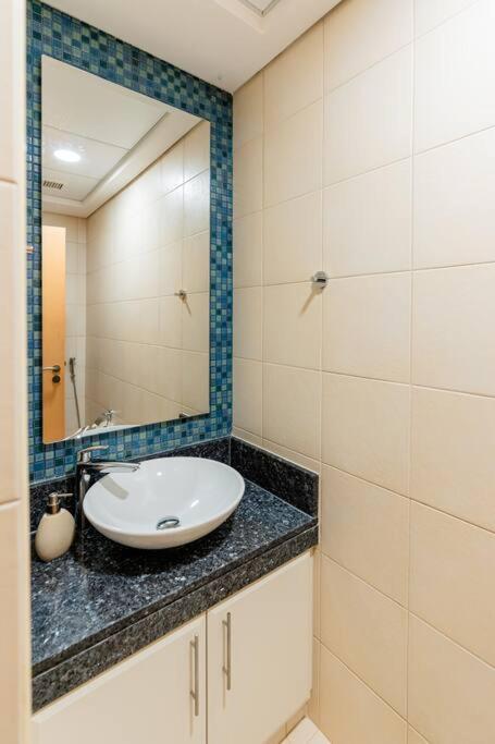 Elegant 1br Retreat With Ocean Views, Palm *