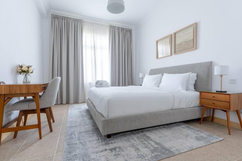 Apartment Elegant 1br Retreat With Ocean Views, Palm