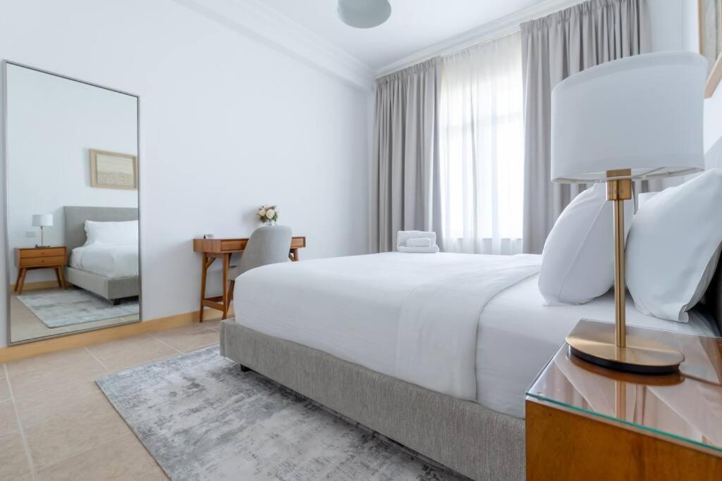 Elegant 1br Retreat With Ocean Views, Palm Dubai