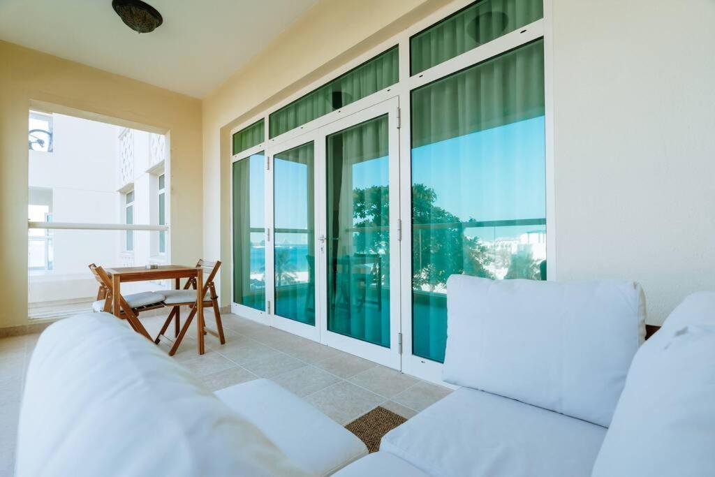 Elegant 1br Retreat With Ocean Views, Palm *