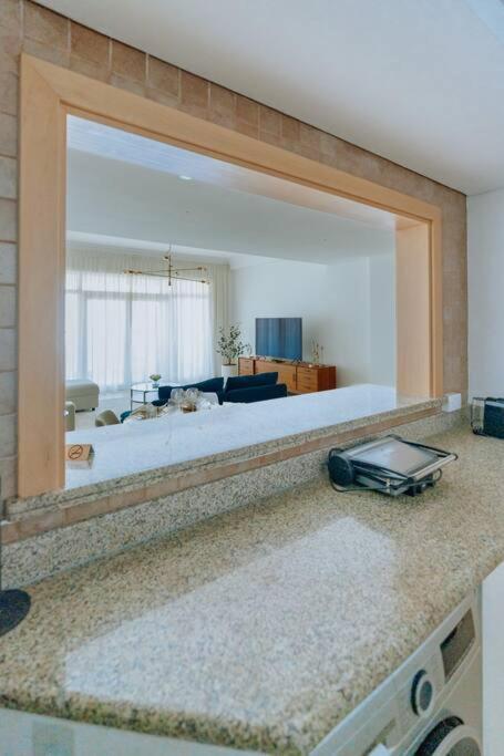 Elegant 1br Retreat With Ocean Views, Palm Dubai