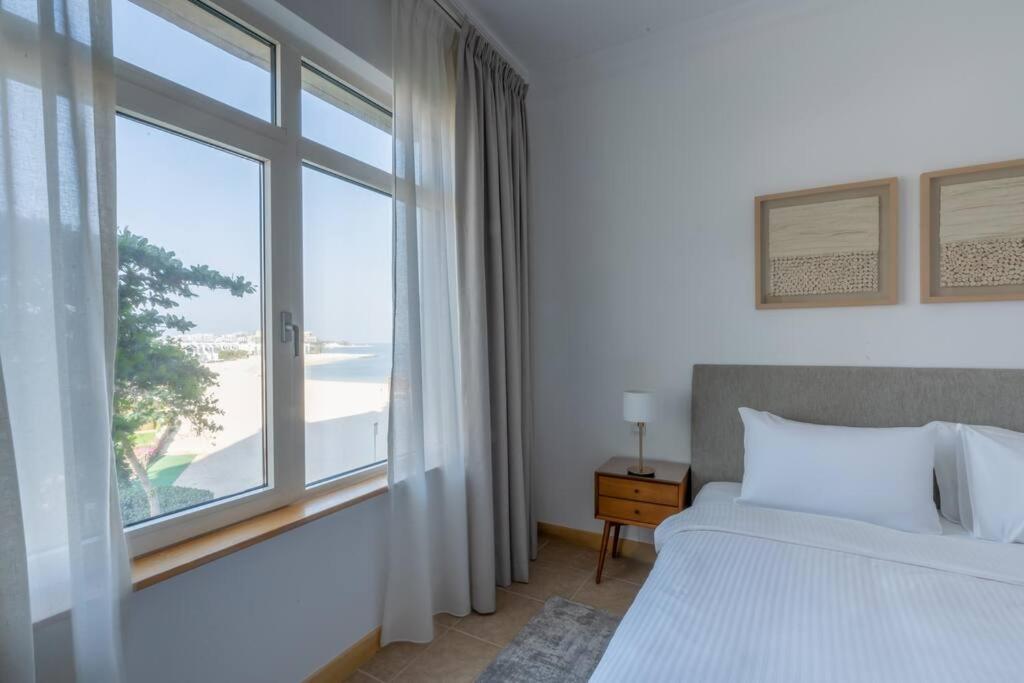 Elegant 1br Retreat With Ocean Views, Palm Apartment Dubai