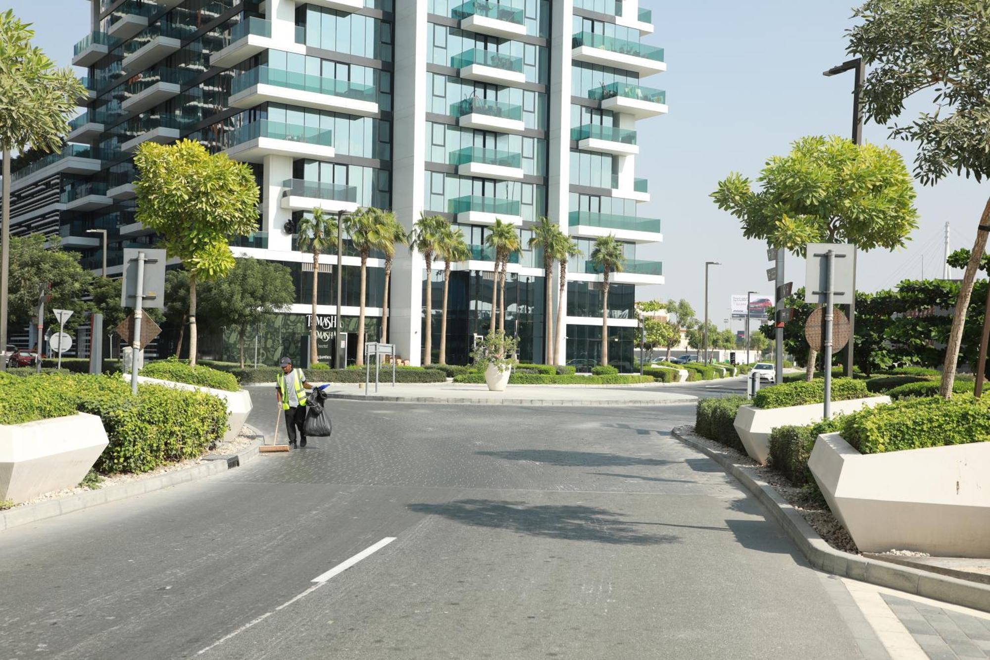Apartment Luxury 2-bed Flat, Prime Location, Burj View & World Highest Running Track Dubai
