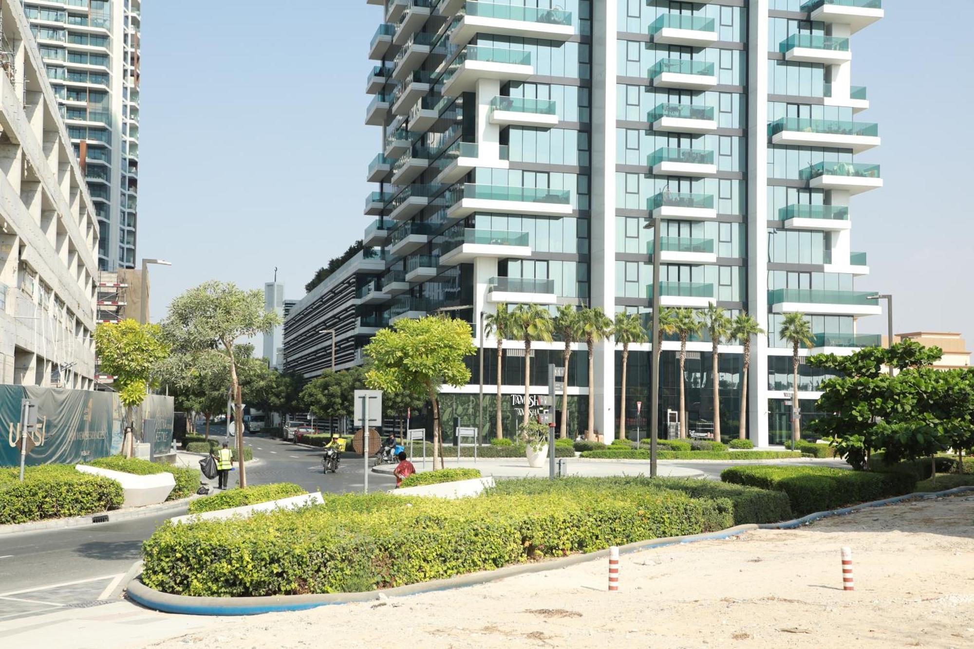 Luxury 2-bed Flat, Prime Location, Burj View & World Highest Running Track *