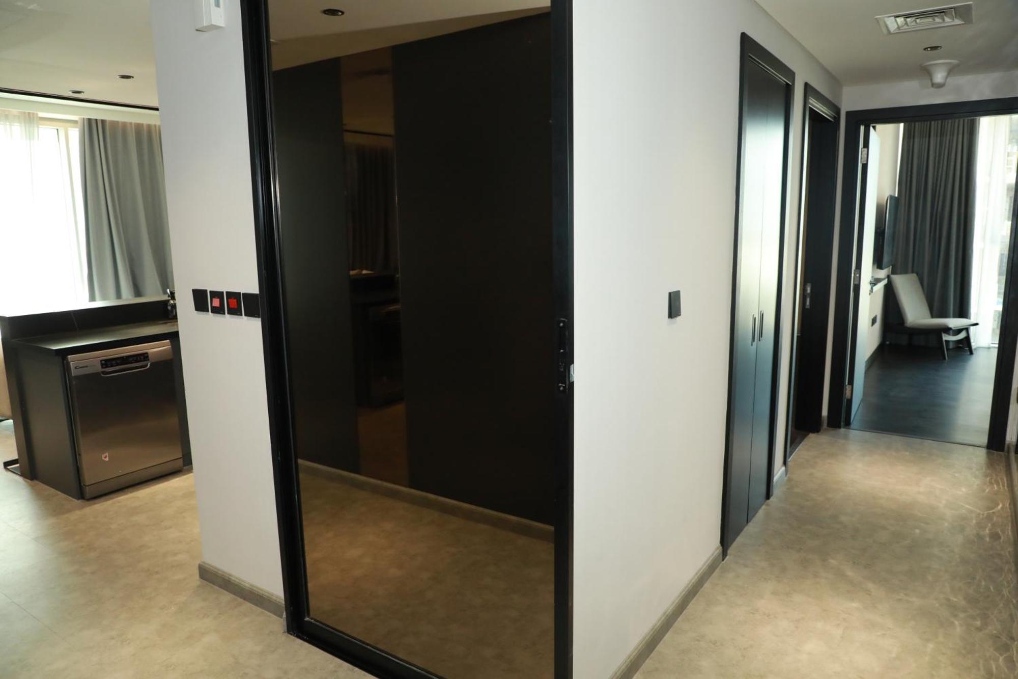 Luxury 2-bed Flat, Prime Location, Burj View & World Highest Running Track Apartment