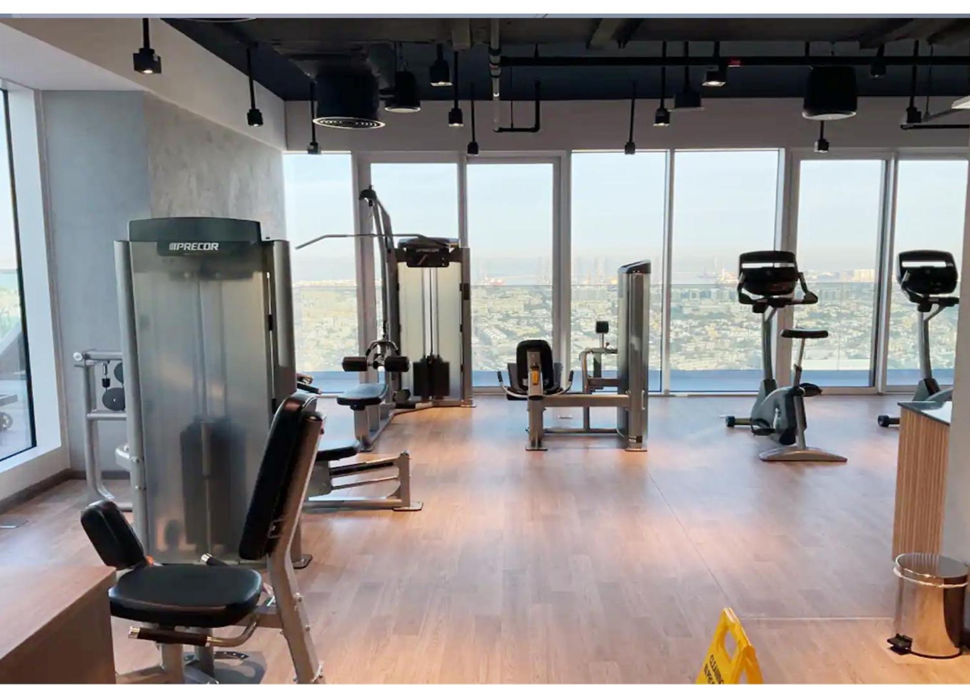 Apartment Luxury 2-bed Flat, Prime Location, Burj View & World Highest Running Track