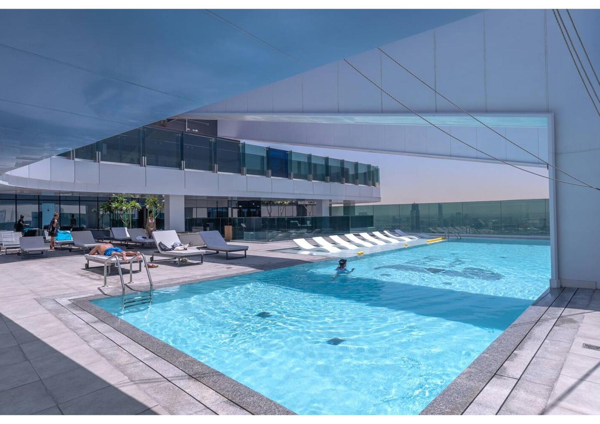 Apartment Luxury 2-bed Flat, Prime Location, Burj View & World Highest Running Track *