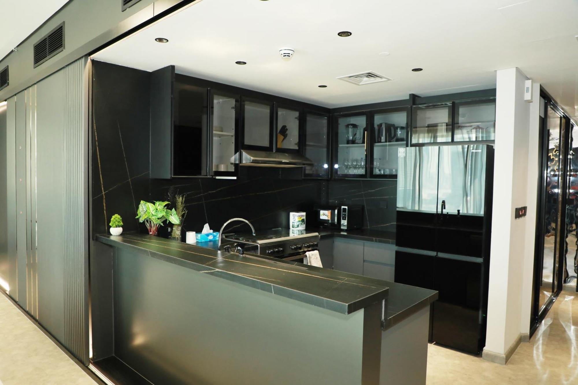 Luxury 2-bed Flat, Prime Location, Burj View & World Highest Running Track *
