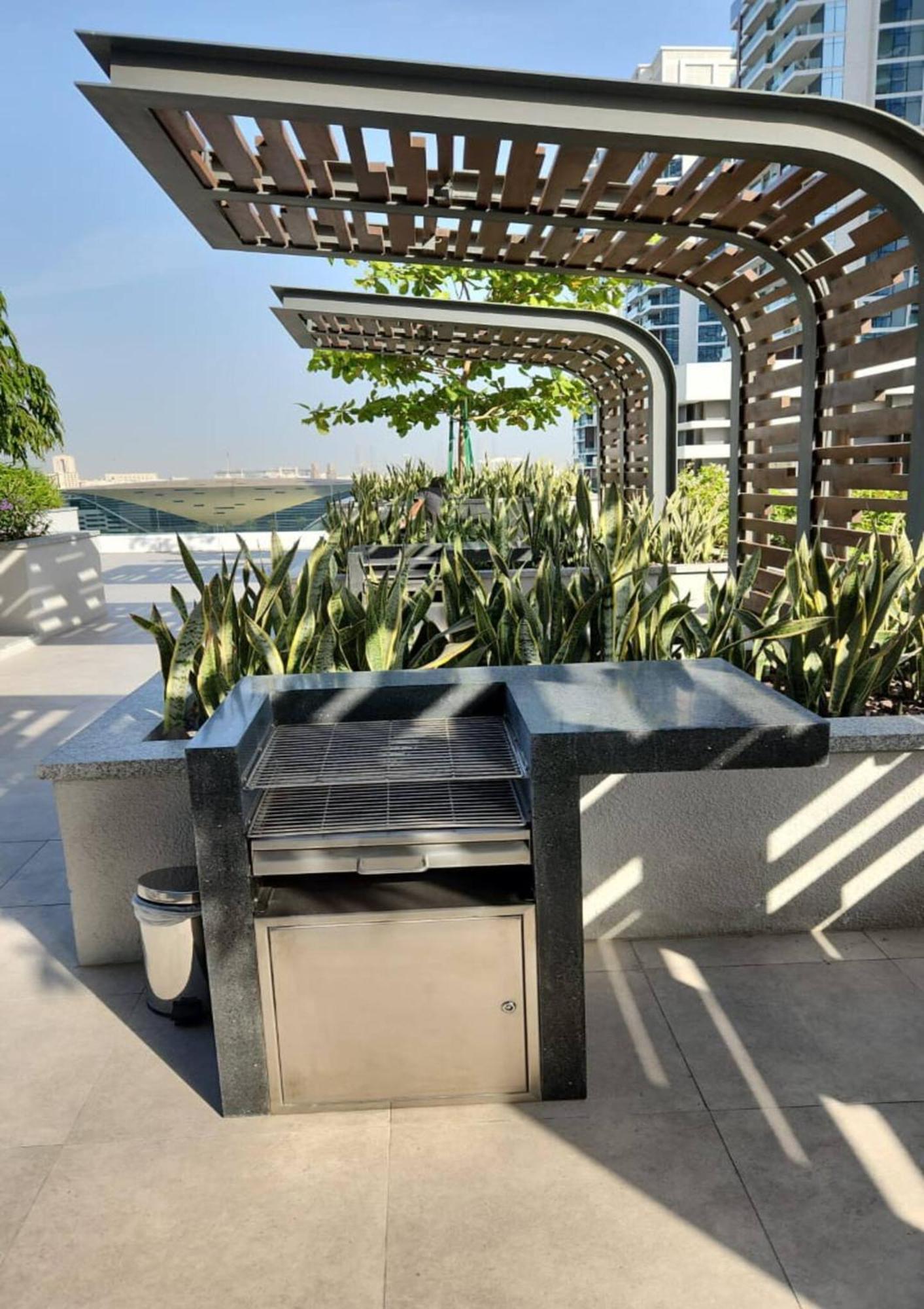 Luxury 2-bed Flat, Prime Location, Burj View & World Highest Running Track Apartment Dubai