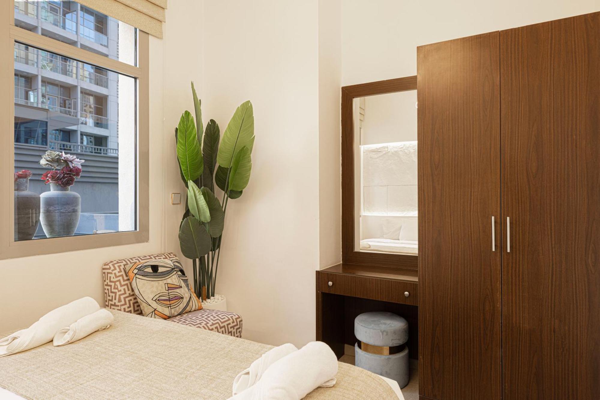 Holiday home With Private Pool & Huge Terrace Overlooking The Marina Dubai