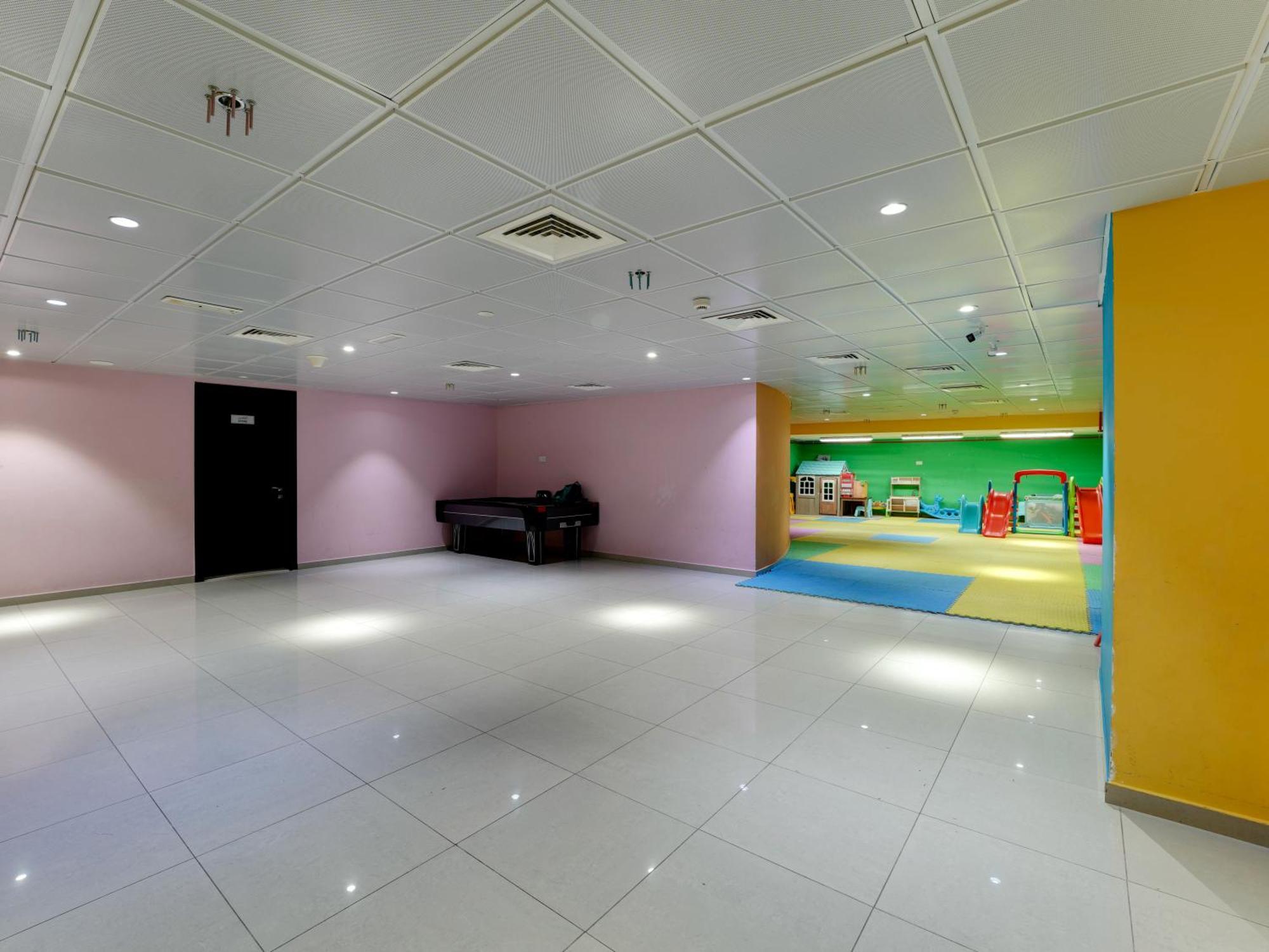 With Private Pool & Huge Terrace Overlooking The Marina * Dubai