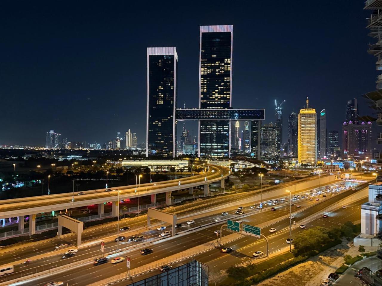 Luxury 2-bed Flat, Prime Location, Burj View & World Highest Running Track * Dubai