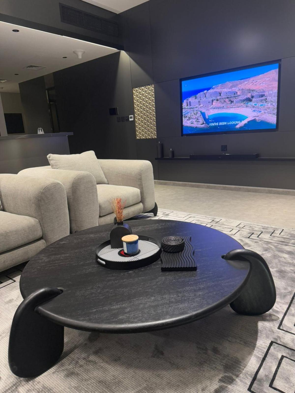 Luxury 2-bed Flat, Prime Location, Burj View & World Highest Running Track Dubai