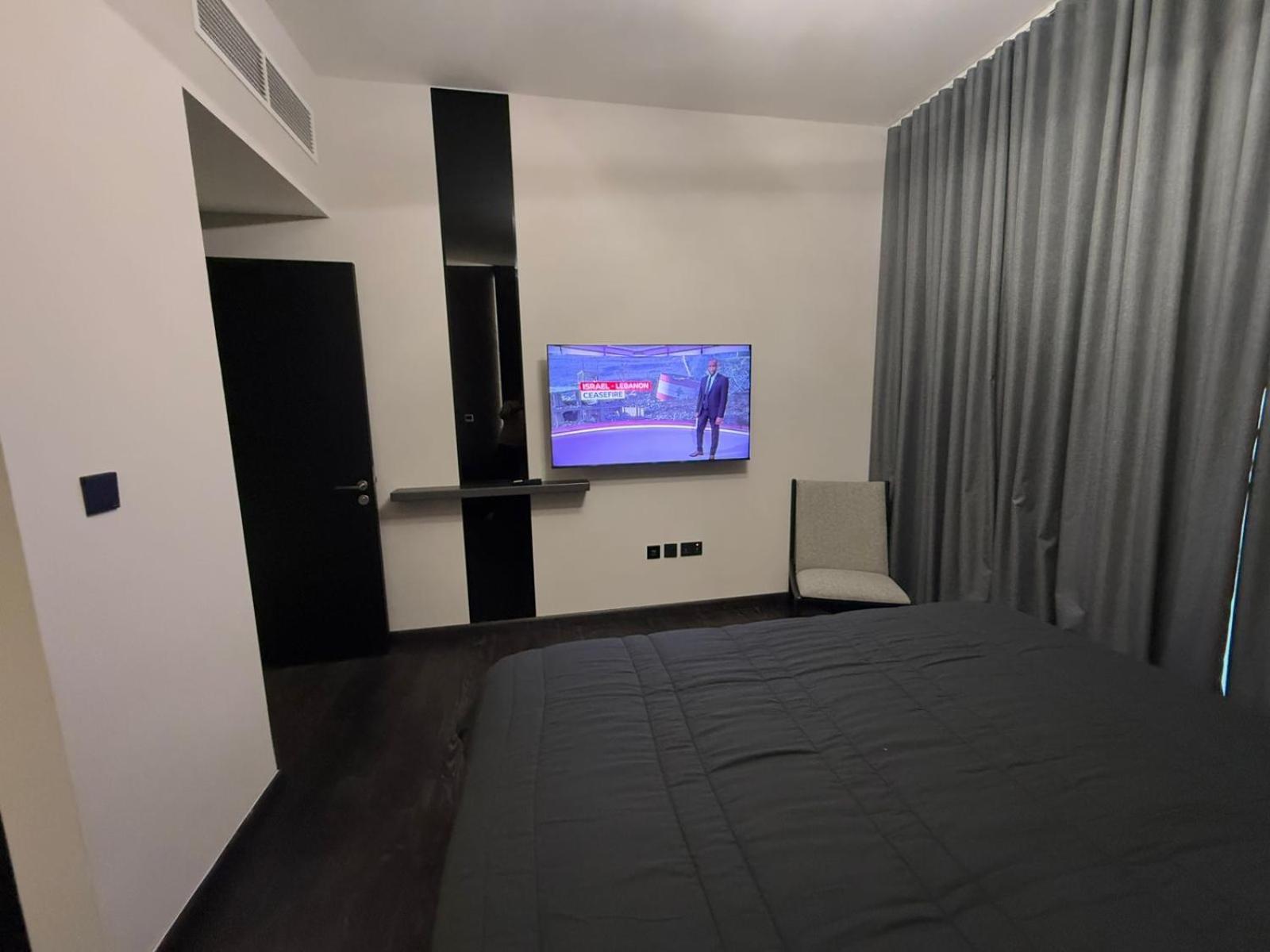 Apartment Luxury 2-bed Flat, Prime Location, Burj View & World Highest Running Track *