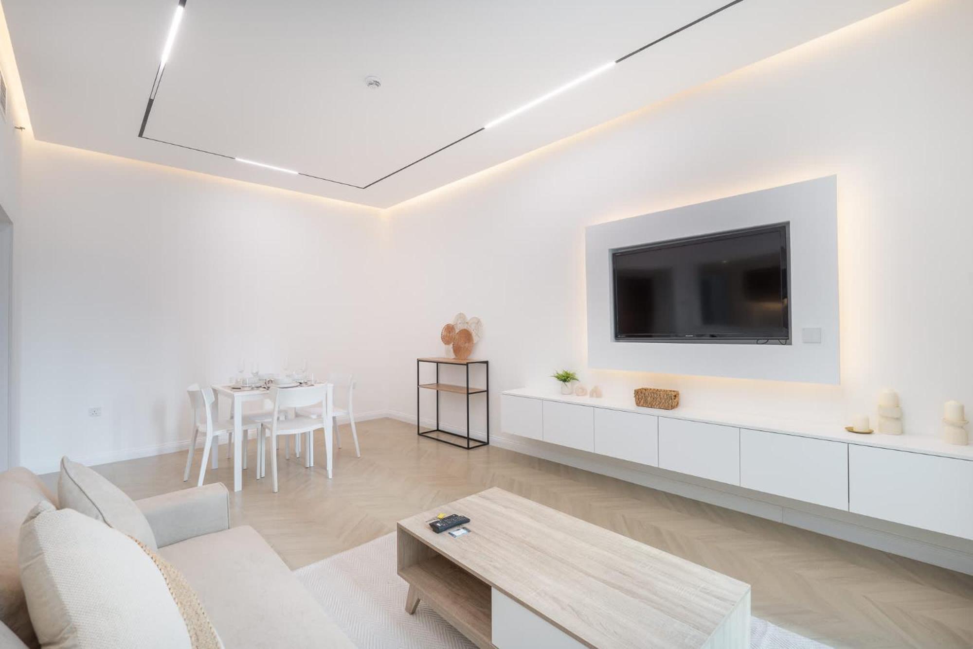A Fabulous 1 Bedroom In Marina Pinnacle * Dubai