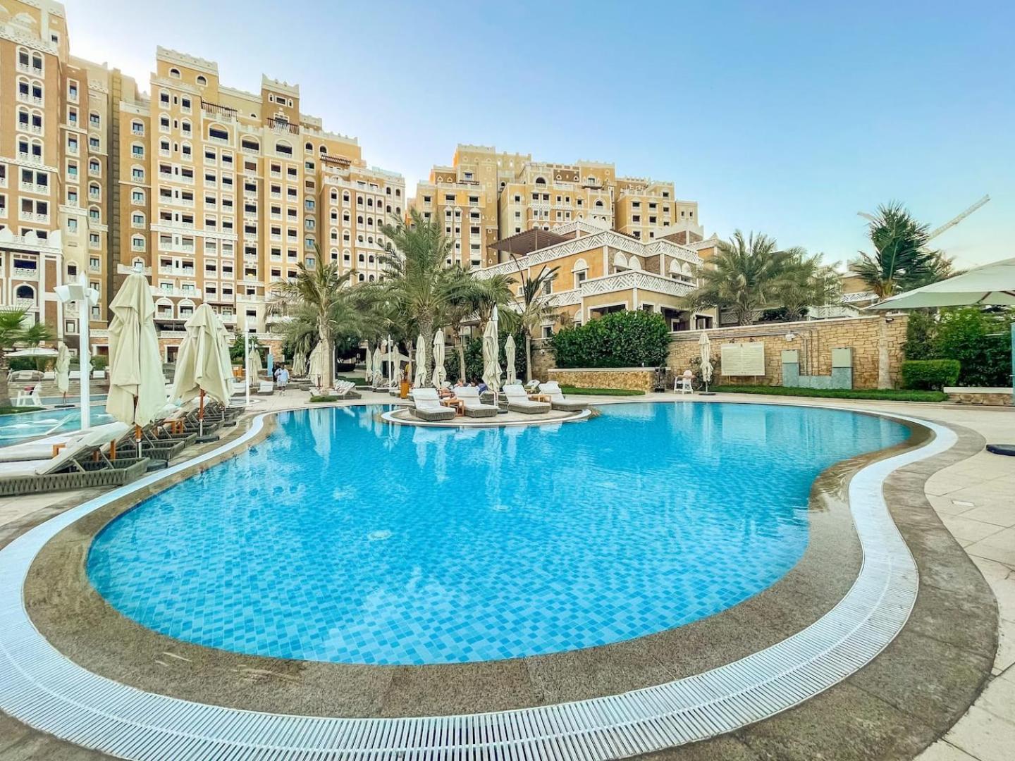 Charming Sea View 2bdr, And Pool Access Dubai
