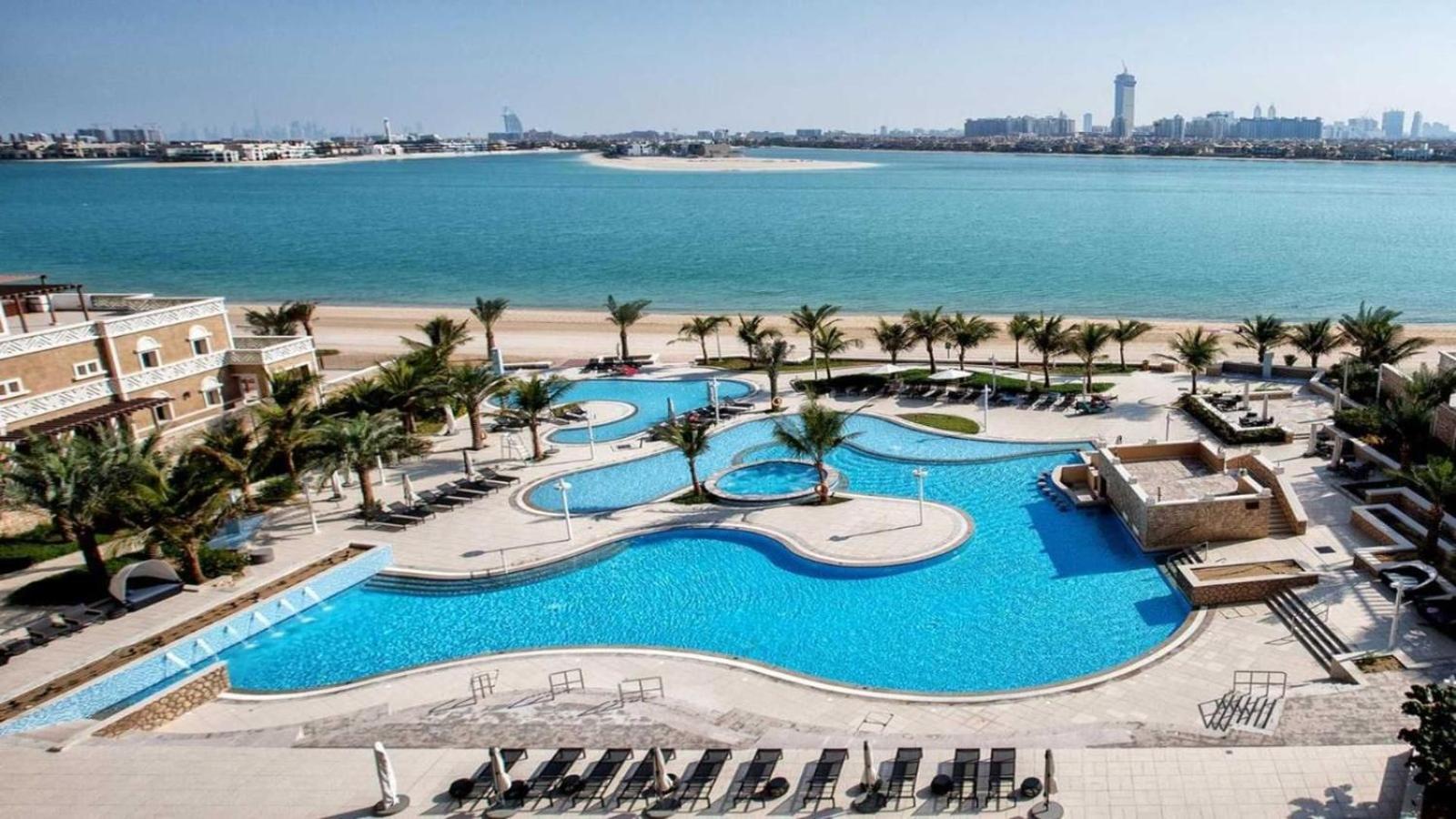 Charming Sea View 2bdr, And Pool Access Apartment *