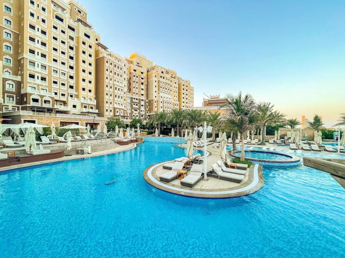 Charming Sea View 2bdr, And Pool Access Apartment Dubai