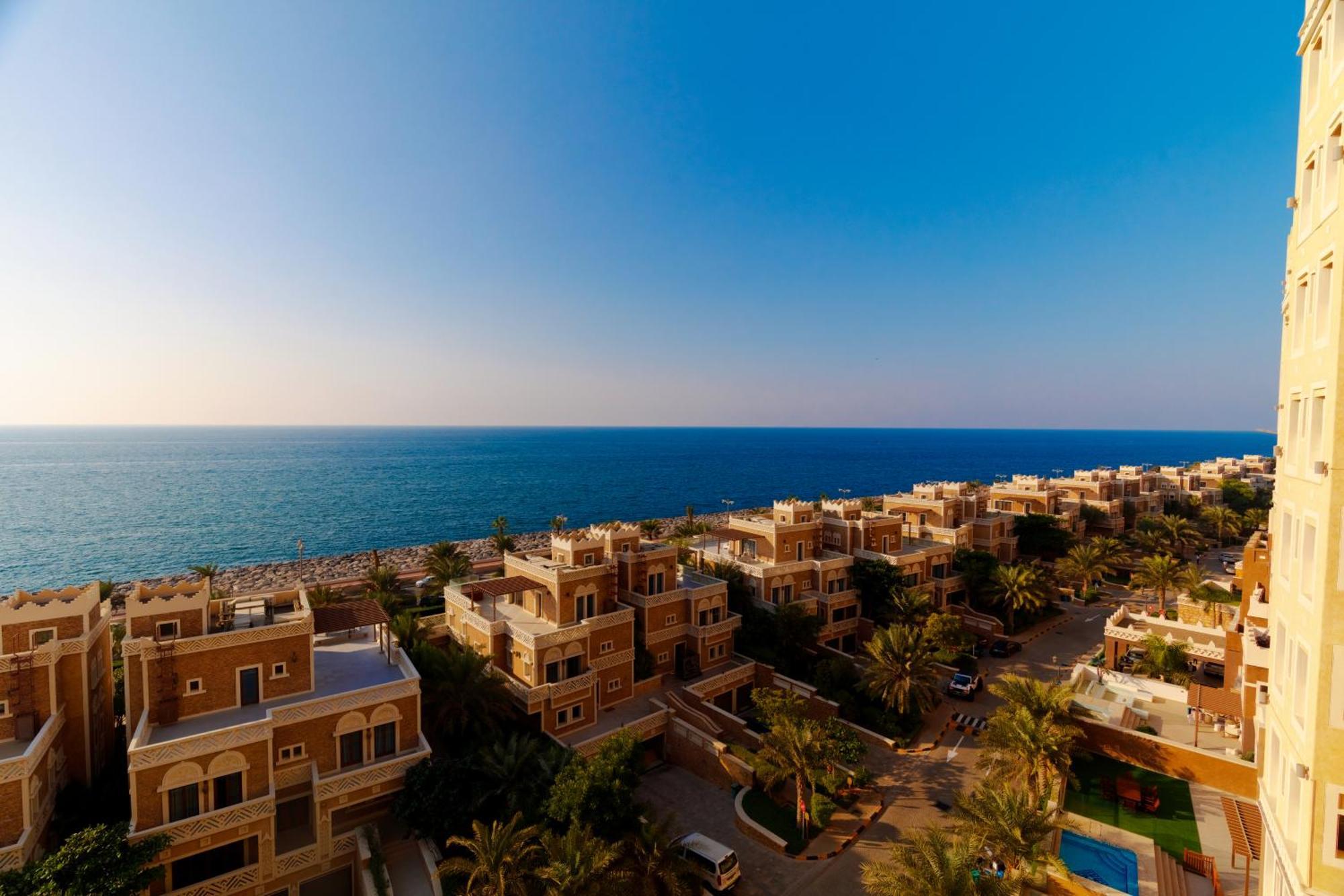 Charming Sea View 2bdr, And Pool Access Dubai