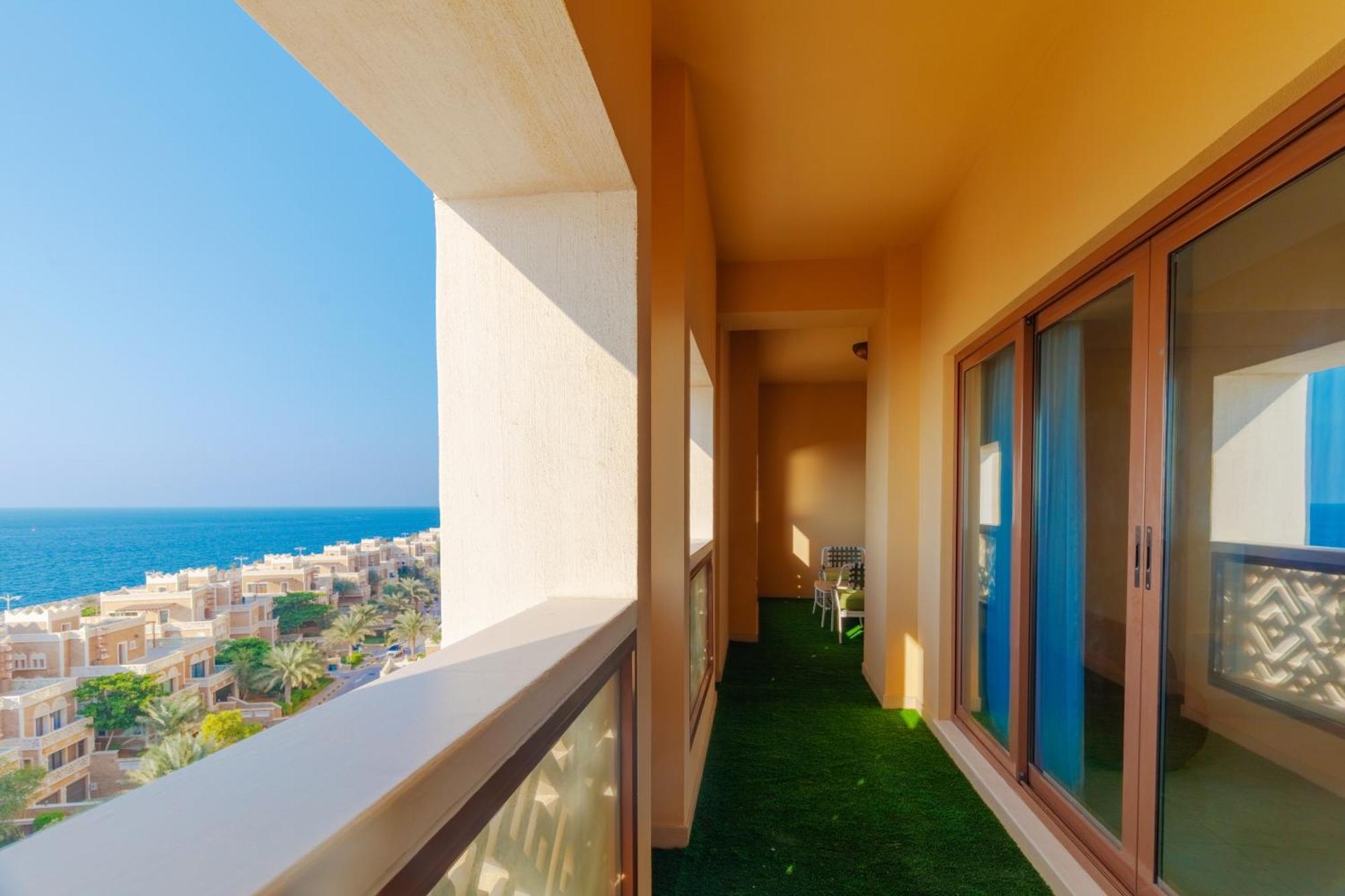 Apartment Charming Sea View 2bdr, And Pool Access