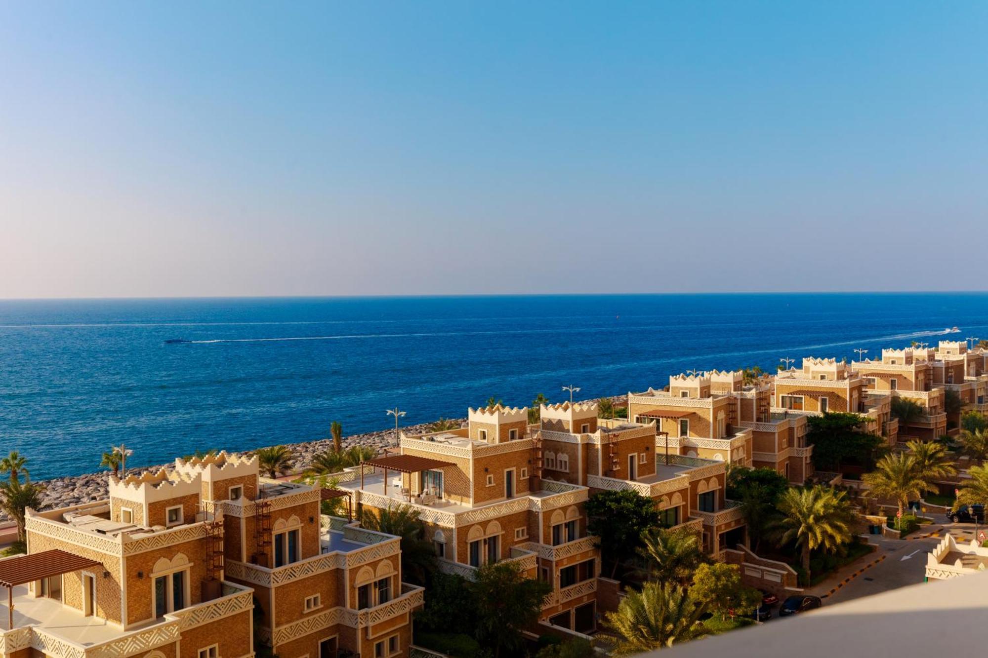 Charming Sea View 2bdr, And Pool Access Apartment *