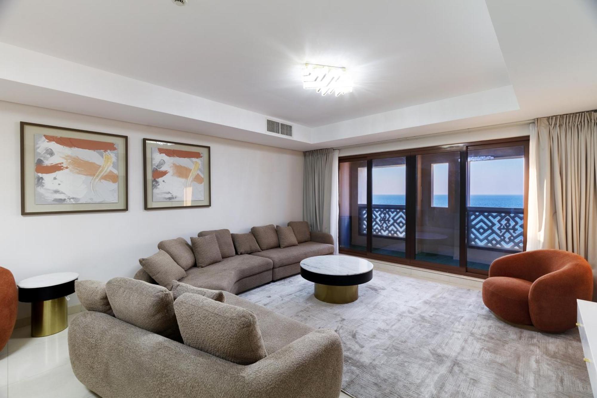 Charming Sea View 2bdr, And Pool Access *