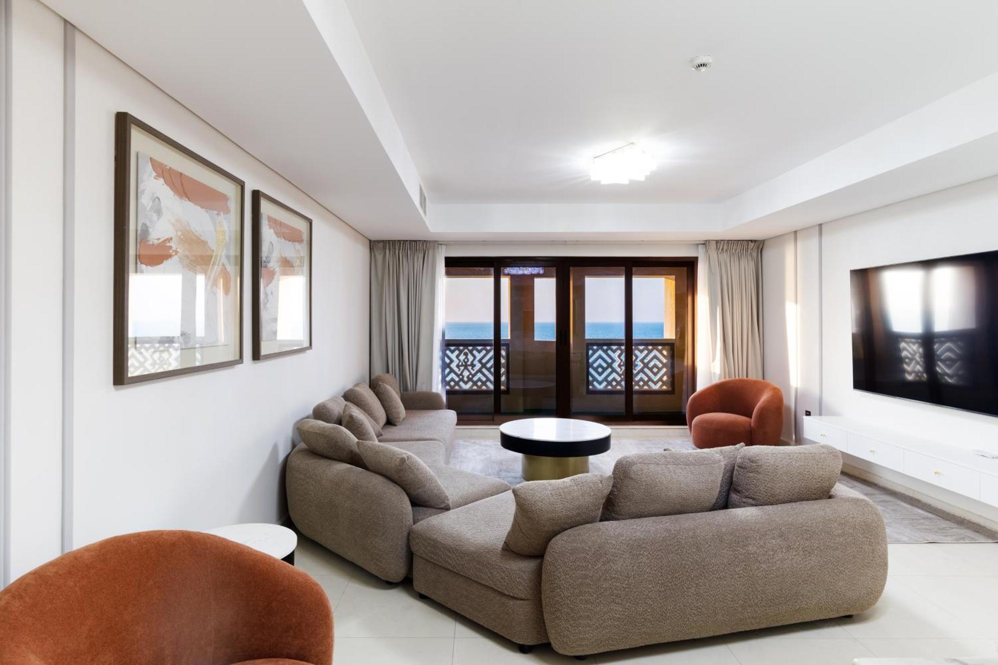Charming Sea View 2bdr, And Pool Access Apartment