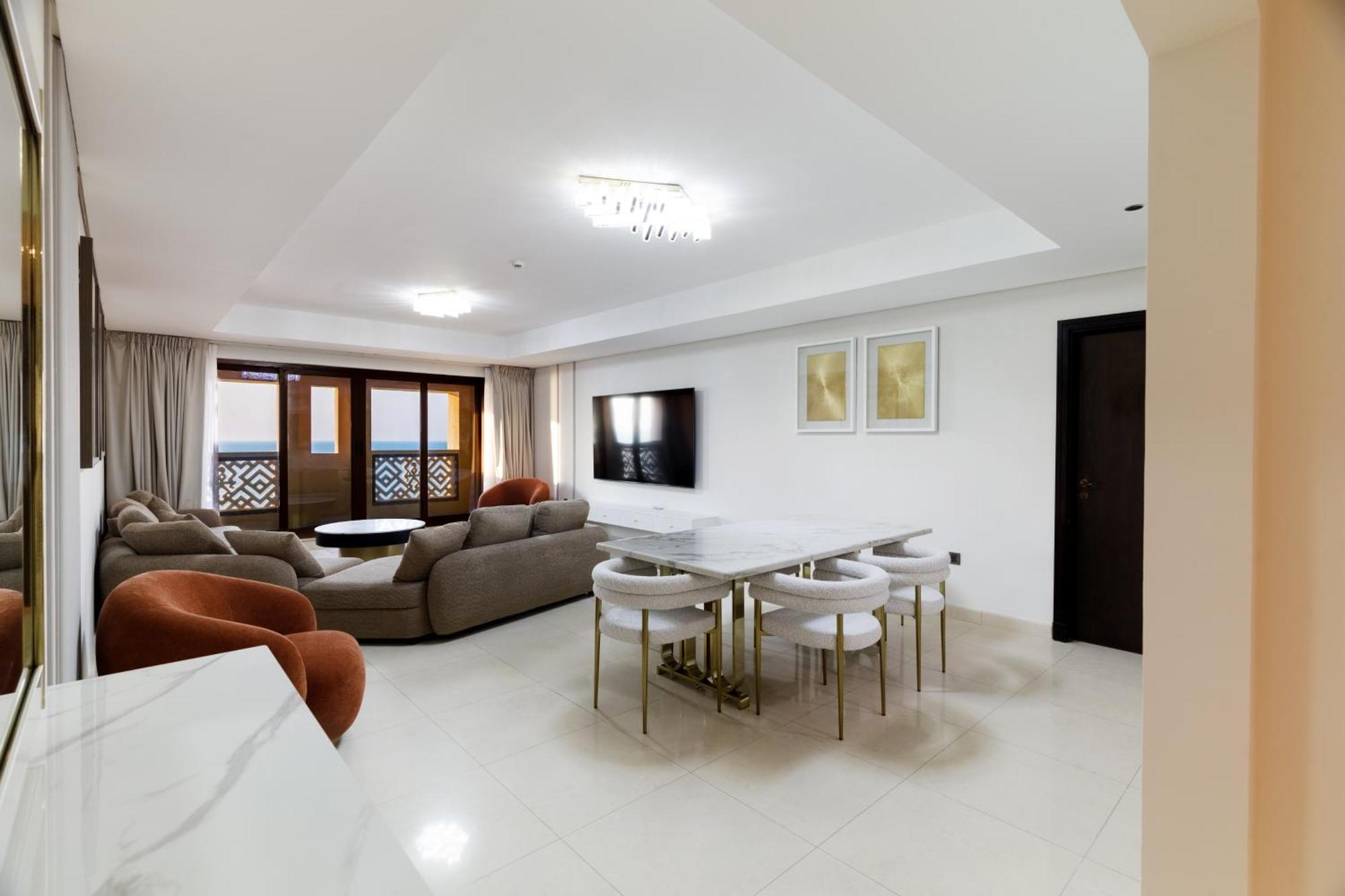 Charming Sea View 2bdr, And Pool Access *