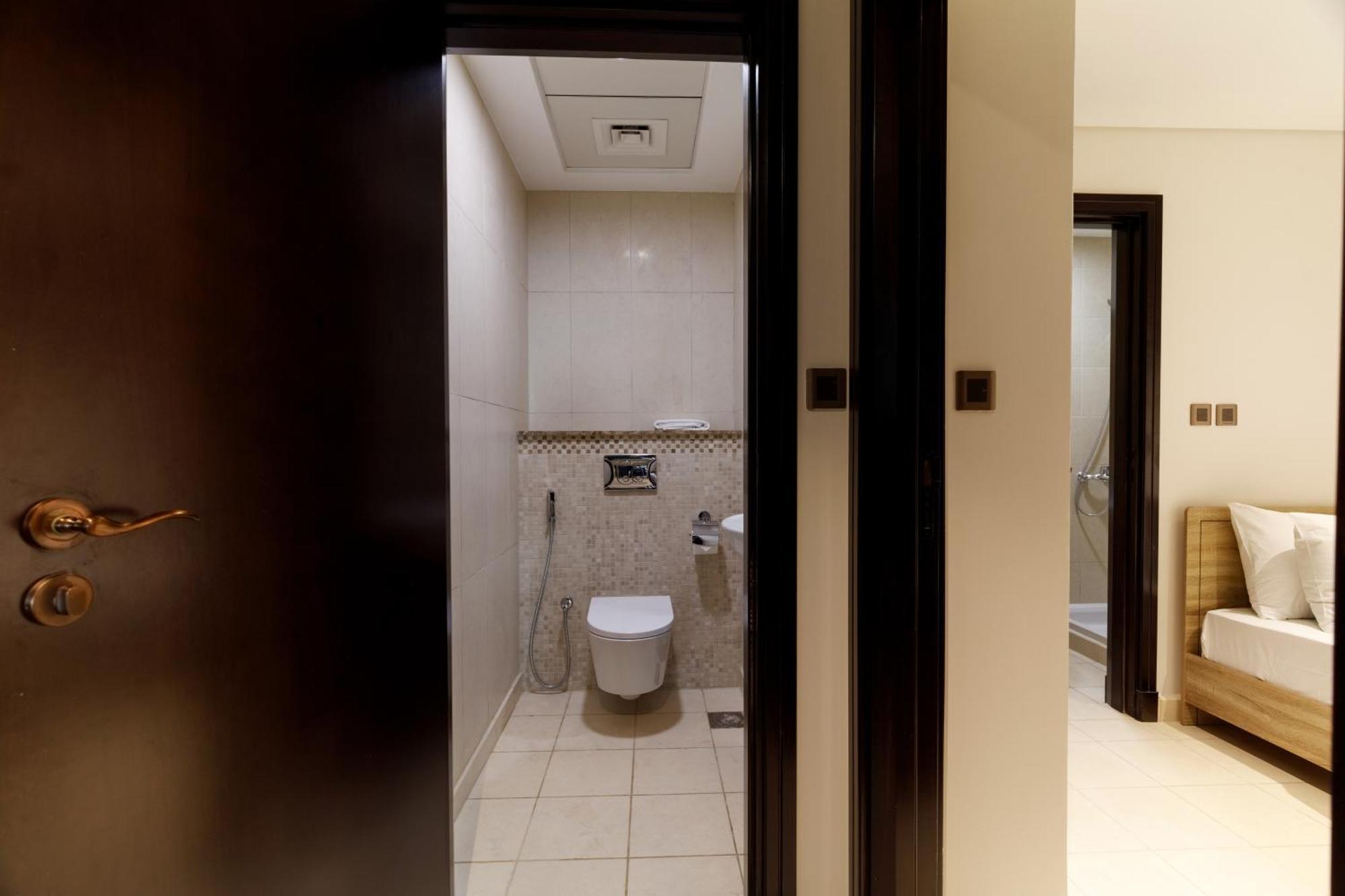 Charming Sea View 2bdr, And Pool Access Dubai