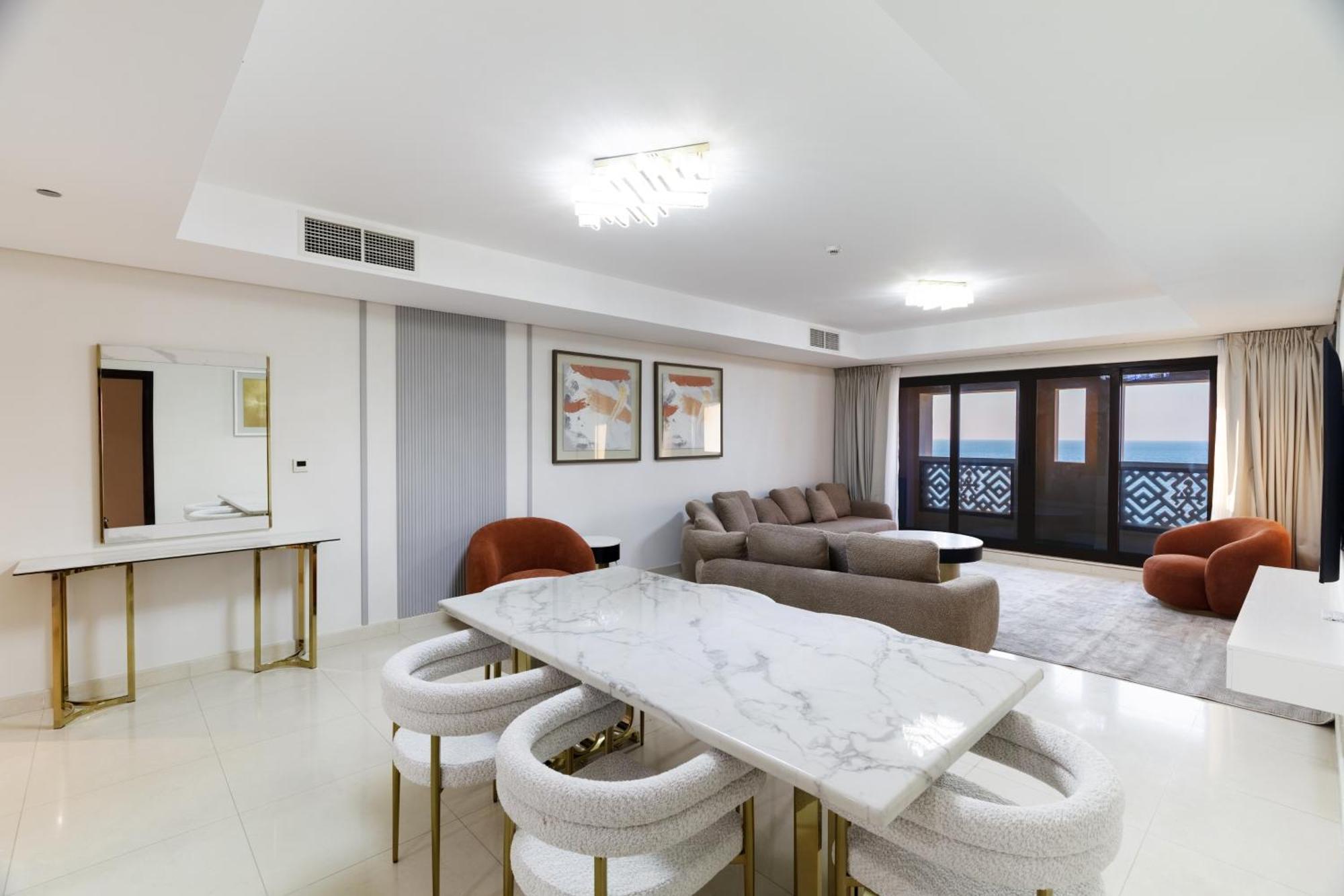 Charming Sea View 2bdr, And Pool Access *