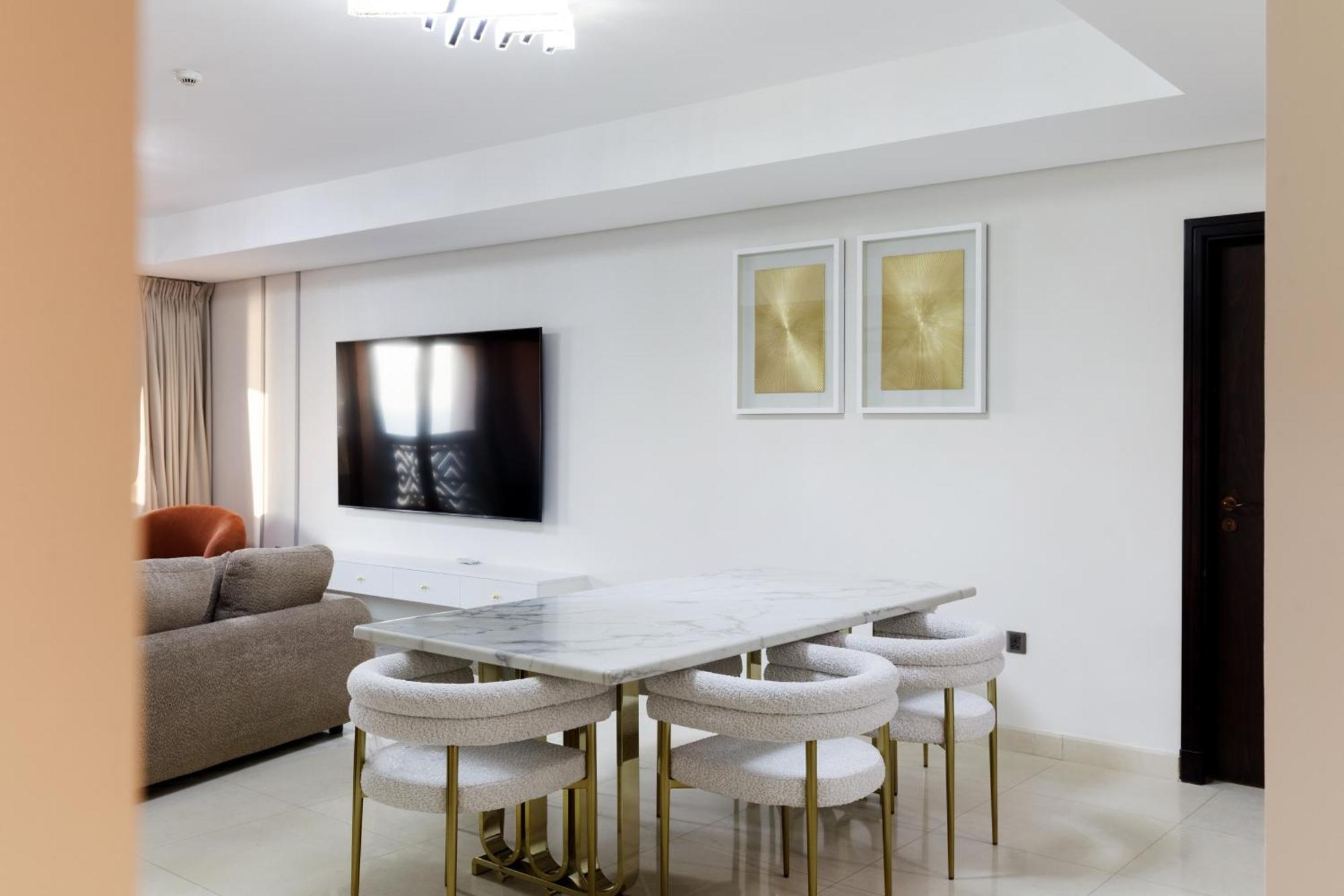 Charming Sea View 2bdr, And Pool Access Dubai