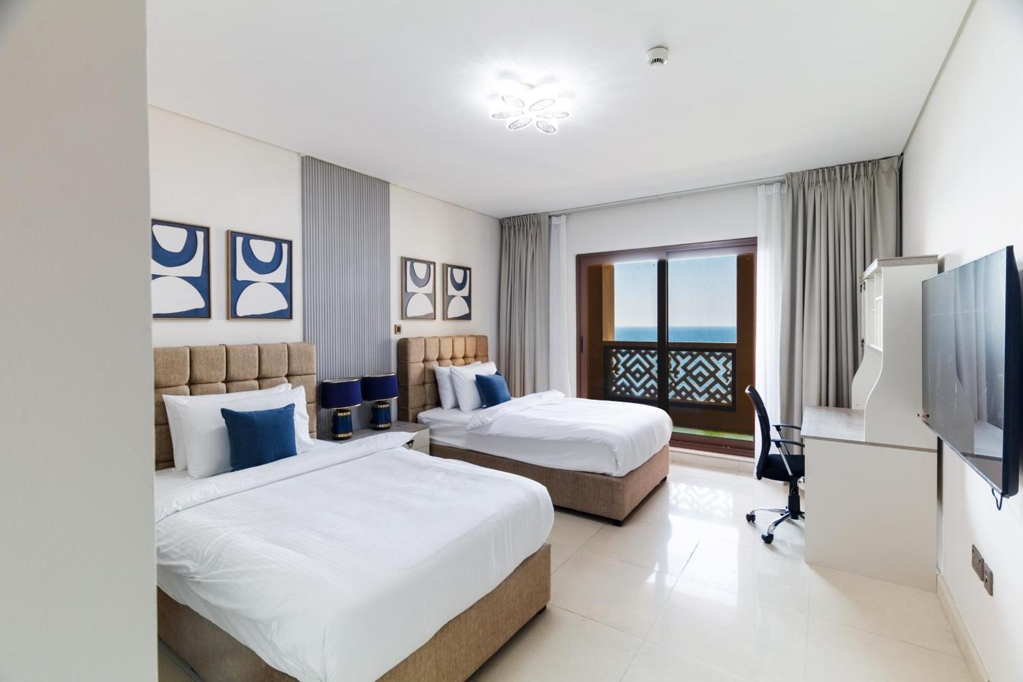 Charming Sea View 2bdr, And Pool Access