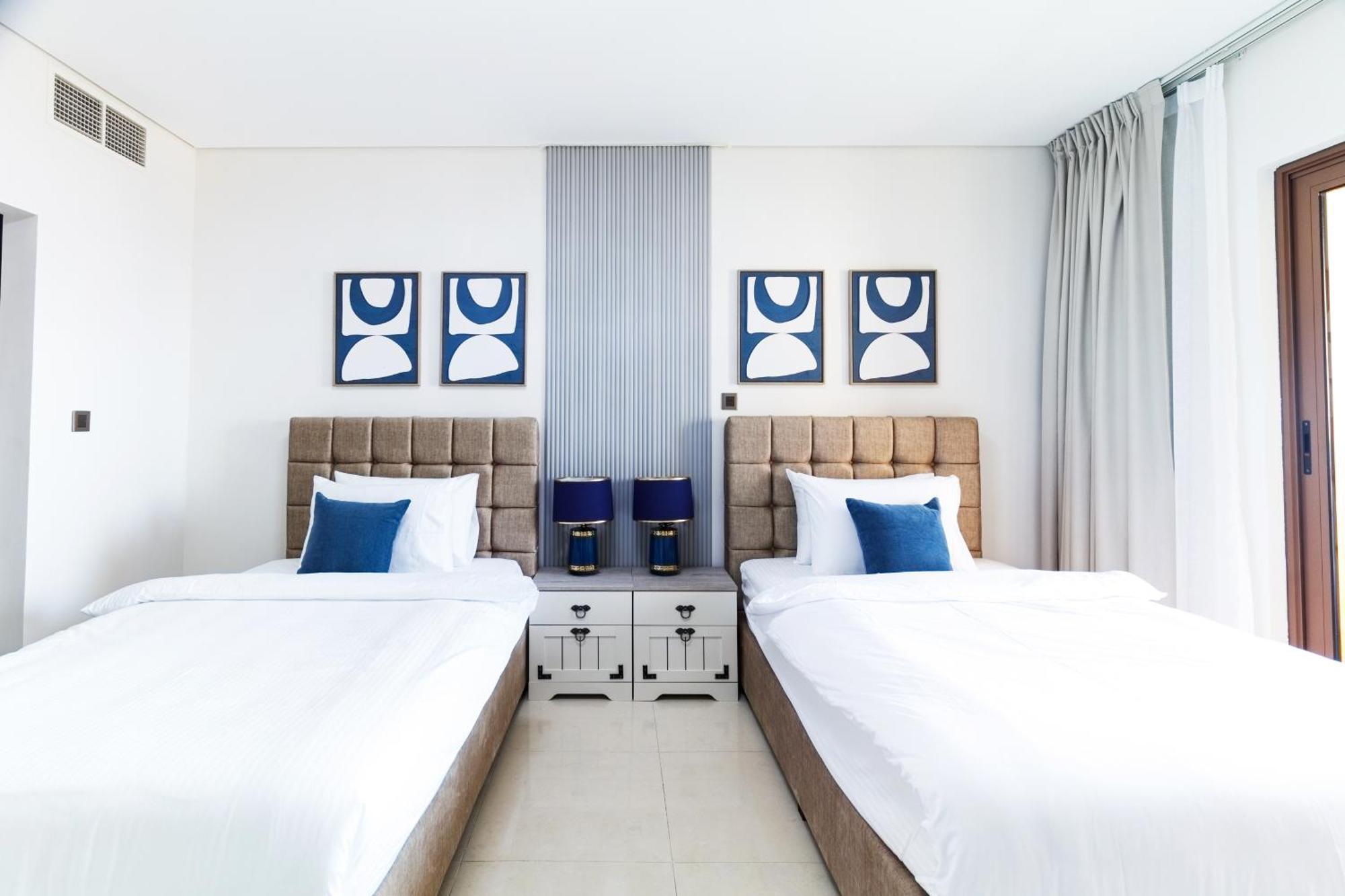 Charming Sea View 2bdr, And Pool Access Apartment