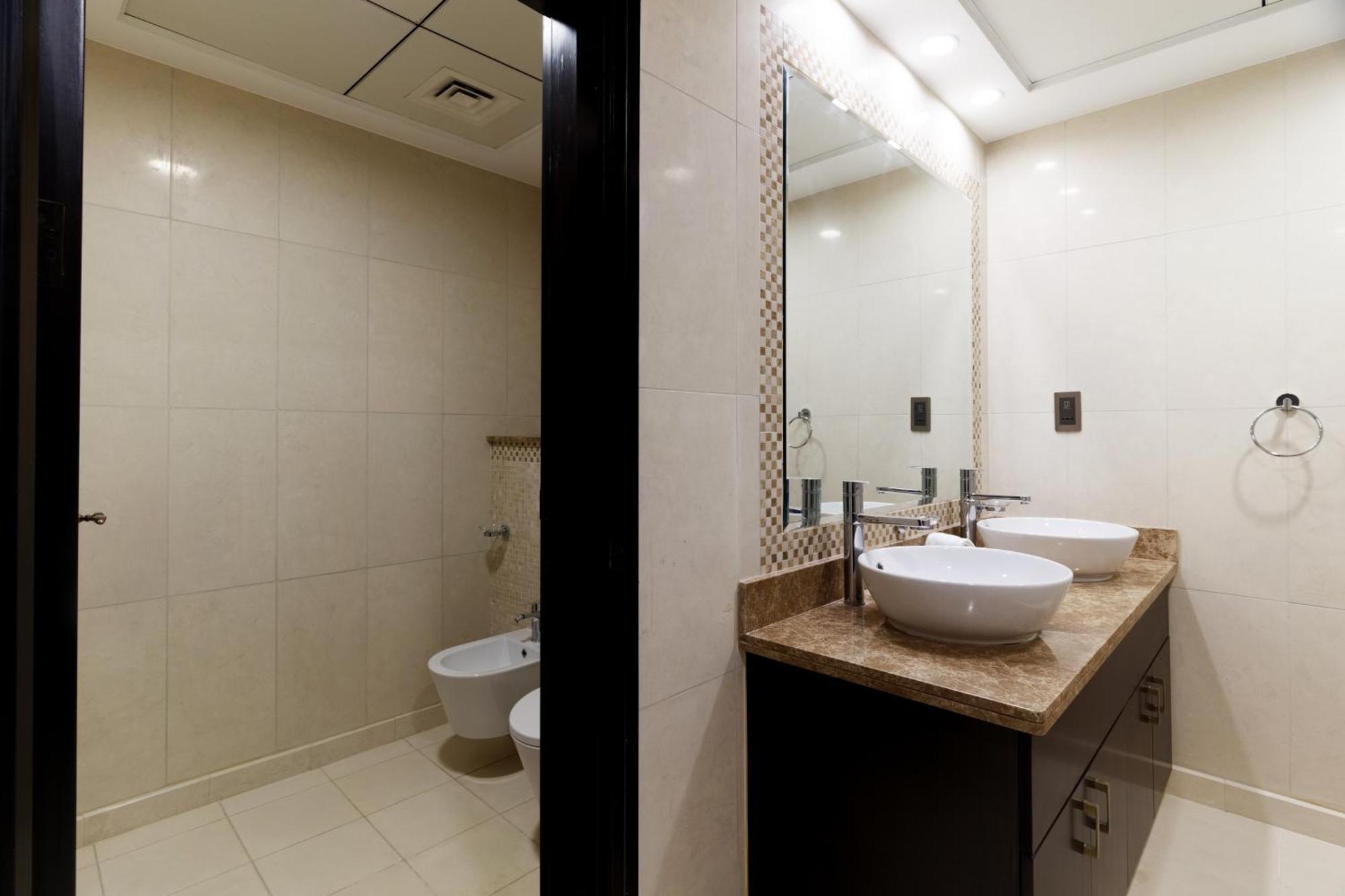 Charming Sea View 2bdr, And Pool Access Apartment Dubai