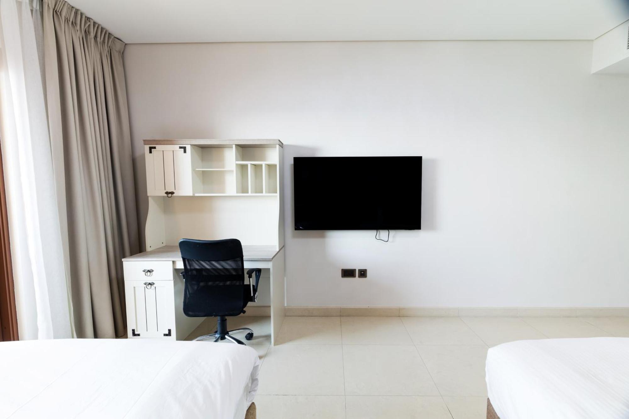 Charming Sea View 2bdr, And Pool Access Dubai