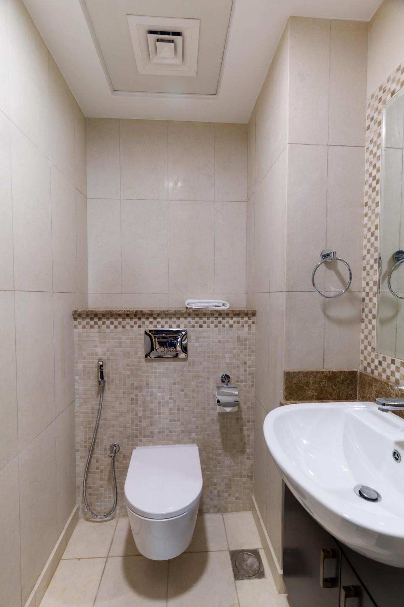 Charming Sea View 2bdr, And Pool Access * Dubai