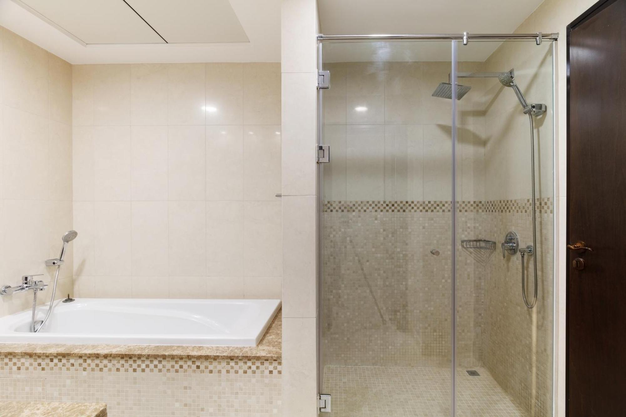 Charming Sea View 2bdr, And Pool Access Apartment Dubai